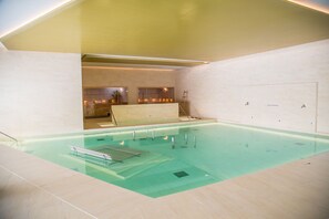 Sauna, bain à remous, soins corporels, enveloppements corporels