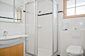 Apartment, 3 Bedrooms, Terrace, Mountain View | Bathroom