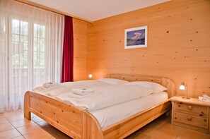 3 bedrooms, iron/ironing board, cots/infant beds, free WiFi