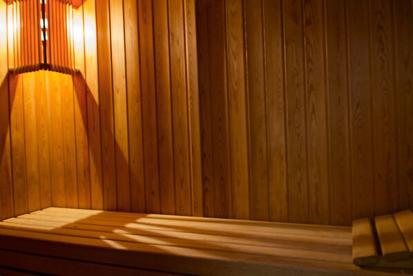 Sauna, Turkish bath, massage/treatment rooms, massages