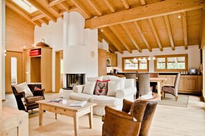 Apartment, 3 Bedrooms, Balcony, Mountain View | Living area | Flat-screen TV, fireplace - Bäreggblick Griwarent AG (Grindelwald)