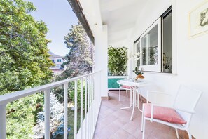 ห้องดีลักซ์ทริปเปิล, ระเบียง | ระเบียง