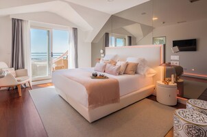 Minibar, caja de seguridad en la habitación y escritorio