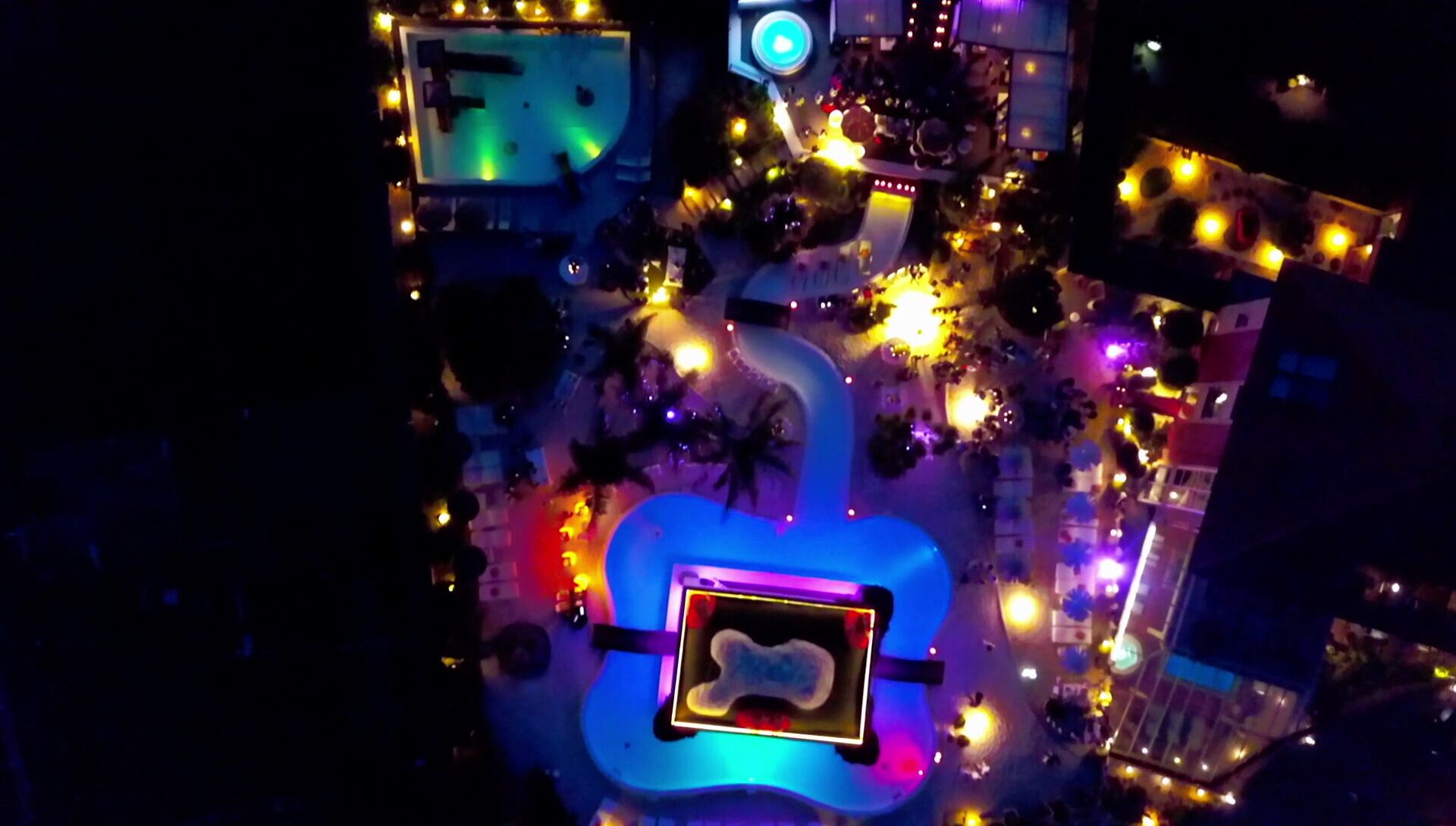 3 indoor pools, outdoor pool, pool loungers