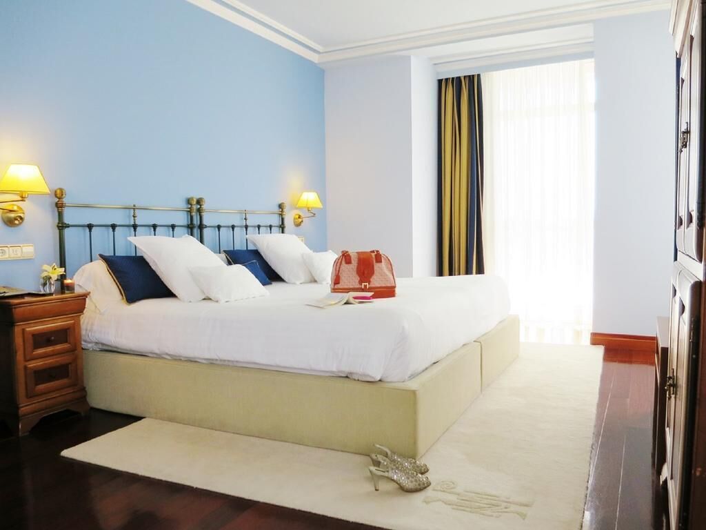Minibar, in-room safe, desk, blackout drapes
