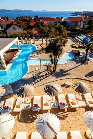 3 indoor pools, outdoor pool, sun loungers