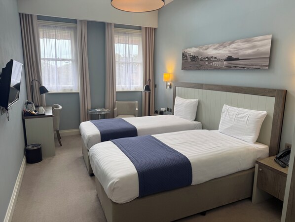 Classic Twin Room | In-room safe, desk, iron/ironing board, free WiFi