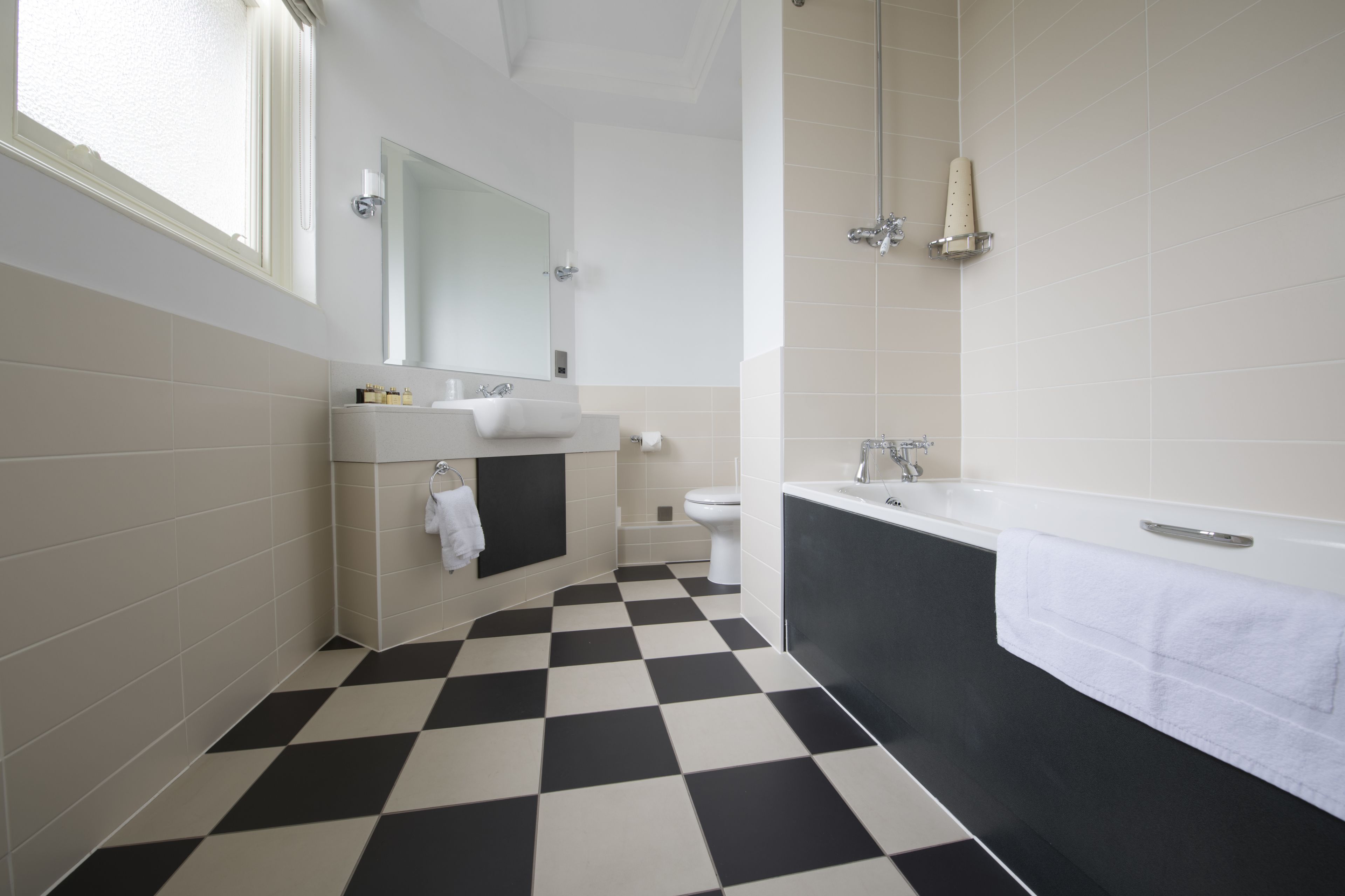 Photo - Yarrow Hotel