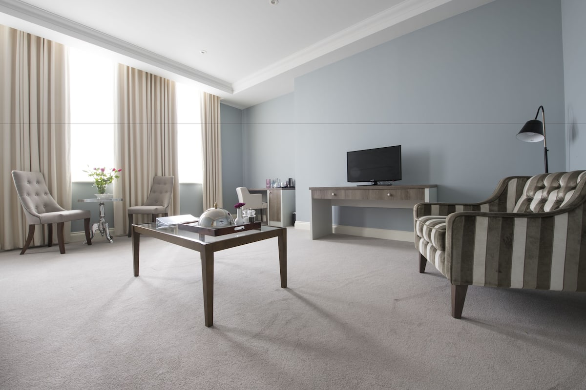 superior suite, 1 king bed | in-room safe, desk, iron/ironing board, free wifi