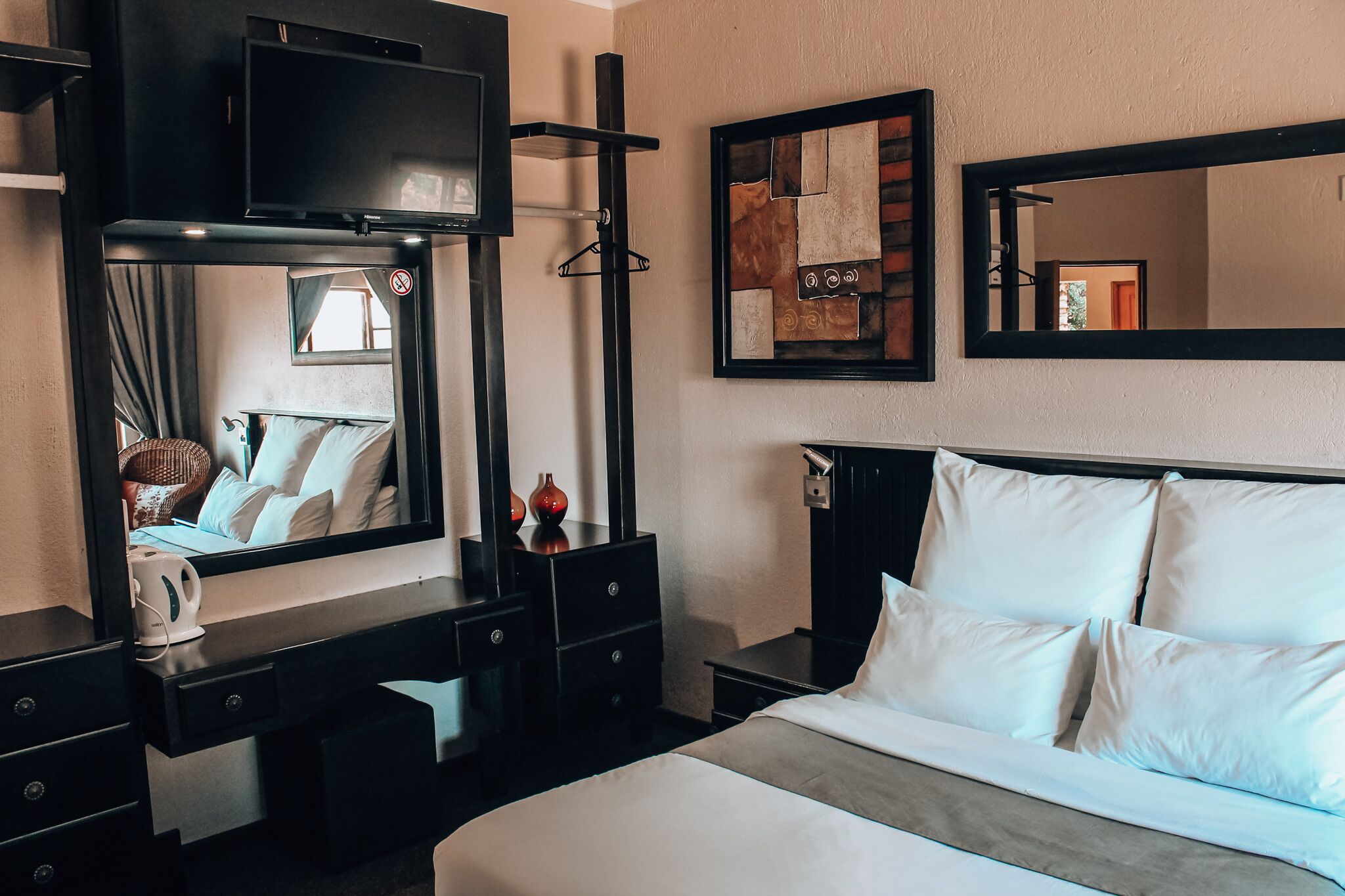 executive room | in-room safe, individually decorated, desk, blackout curtains