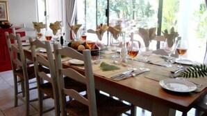 Luxury Villa, 1 Bedroom | In-room dining - Pettigrew s Place (Pennington)