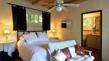 Brankas, setrika/meja setrika, Wi-Fi gratis, dan seprai linen