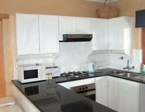 Rumah Comfort, 3 kamar tidur (Rocky Pools: Betty's Bay) | Dapur pribadi | Microwave, oven, kompor, dan mesin pencuci piring