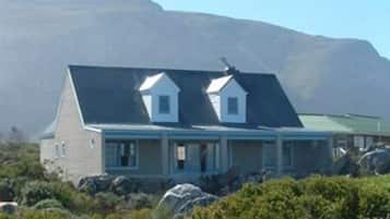 3 bedrooms, in-room safe, soundproofing, free WiFi