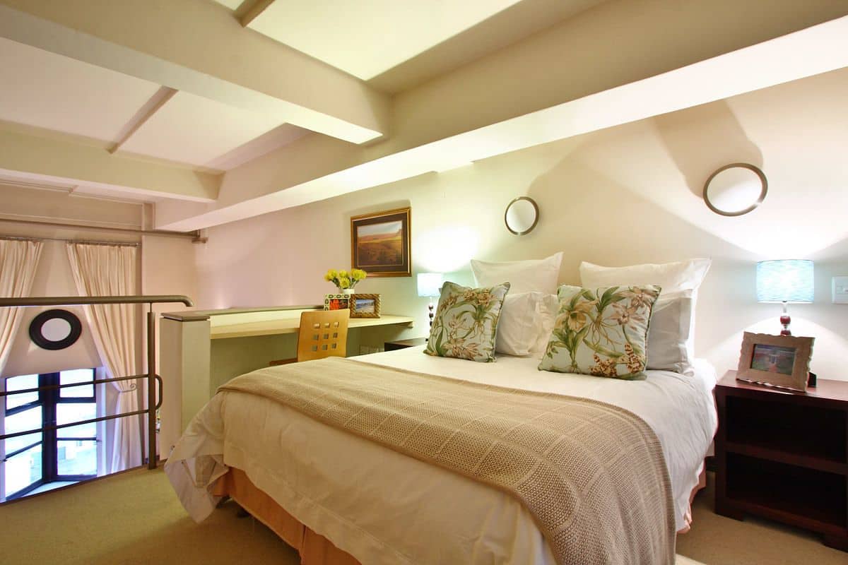 Premium bedding, in-room safe, iron/ironing board