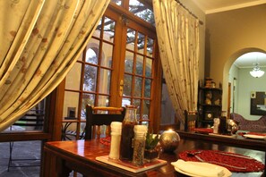 Breakfast and dinner served  - 17 on Bird Guest House (Beaufort West)