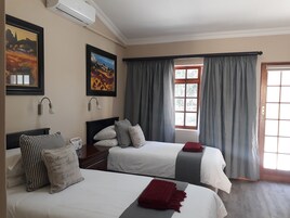 双床房, 1 间卧室 | 办公桌、免费 WiFi、床单