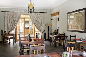 Petit déjeuner complet servi tous les jours en supplément