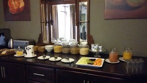 Breakfast and dinner served  - 17 on Bird Guest House (Beaufort West)