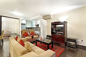 Adderley J06  | Living room | Flat-screen TV, DVD player - Adderley Apartments (Cape Town)