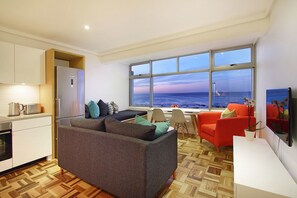 Luxury-Apartment, 1 Schlafzimmer | Wohnbereich | Flachbildfernseher, DVD-Player