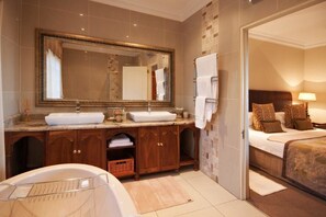 Luxury Suite, Accessible, Non Smoking | Bathroom | Shower, towels