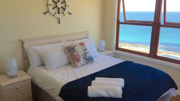 Wave's Echo | Iron/ironing board, free WiFi