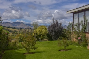 Garden view - Clarens Retreat (Clarens)