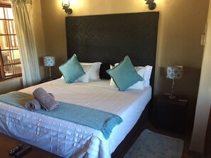 ห้องลักซ์ชัวรี่ | ห้องนั่งเล่น | ทีวี