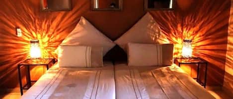 Habitación Confort | Caja de seguridad en la habitación y escritorio