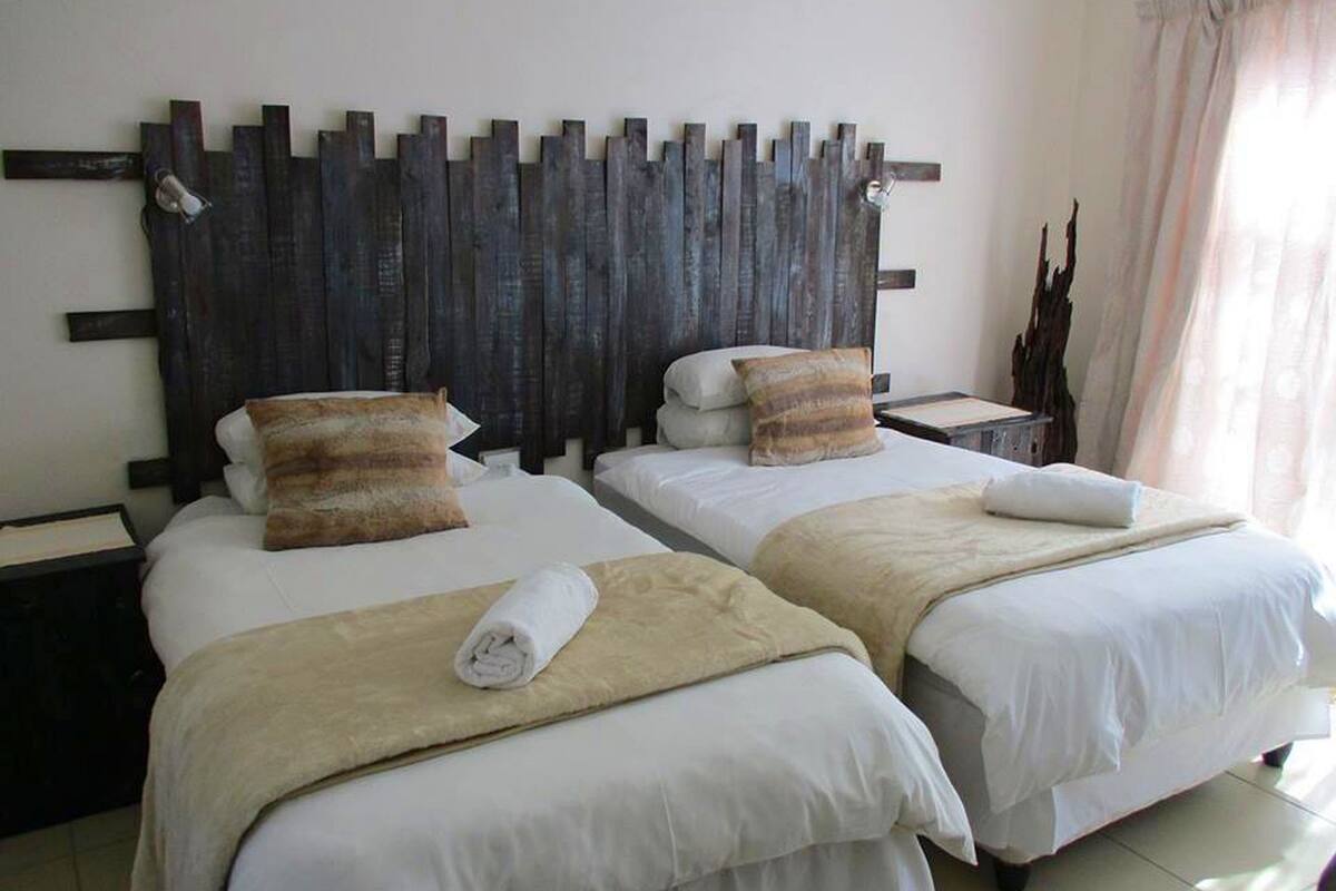 Kamar (Topaz) | Meja kerja, ruang kerja ramah laptop, Wi-Fi gratis, dan seprai linen