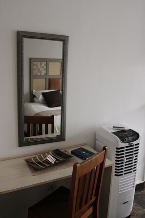 Twin Room - Ukarimu Guest House (Klerksdorp)