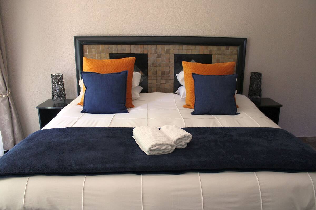 Kamar Bulan Madu (Prime Executive) | Meja kerja, ruang kerja ramah laptop, Wi-Fi gratis, dan seprai linen
