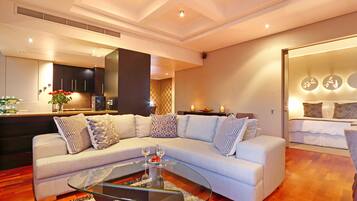 Cartwright 1203 | Living room | 32-inch flat-screen TV with satellite channels, TV