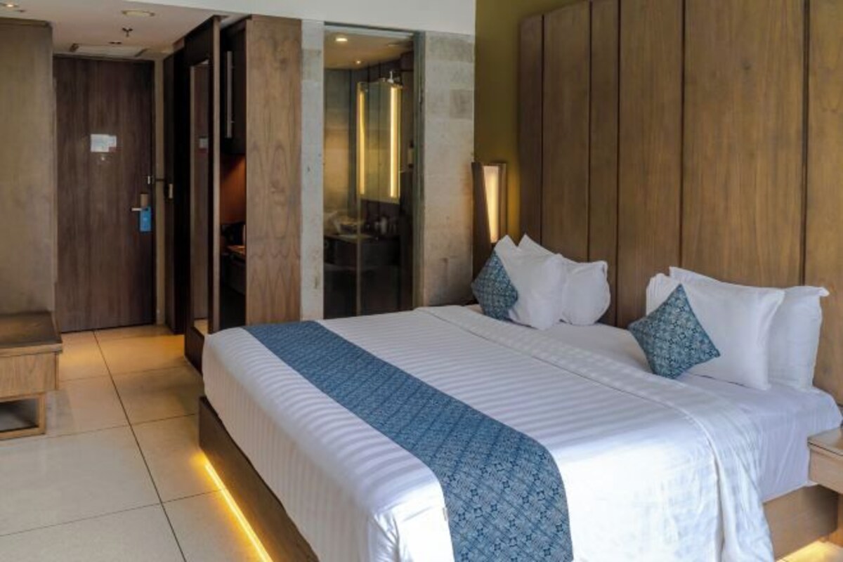 In-room safe, desk, laptop workspace, blackout curtains
