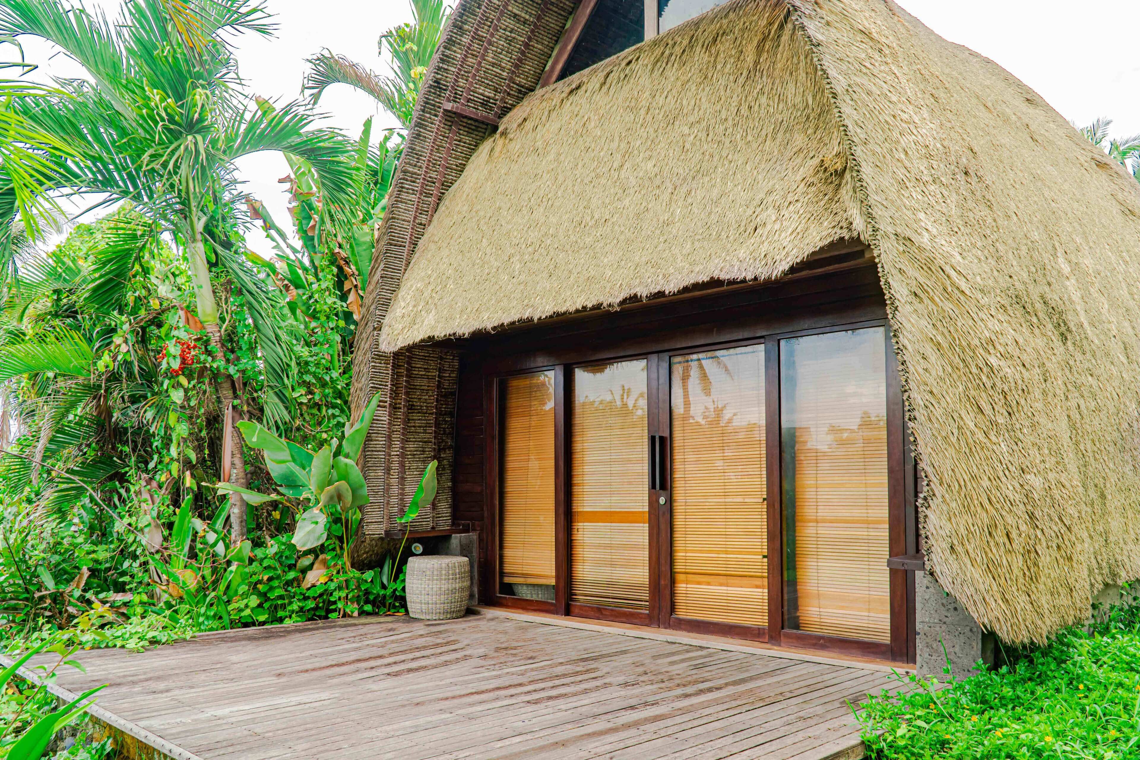 Couples treatment rooms, body treatments, aromatherapy