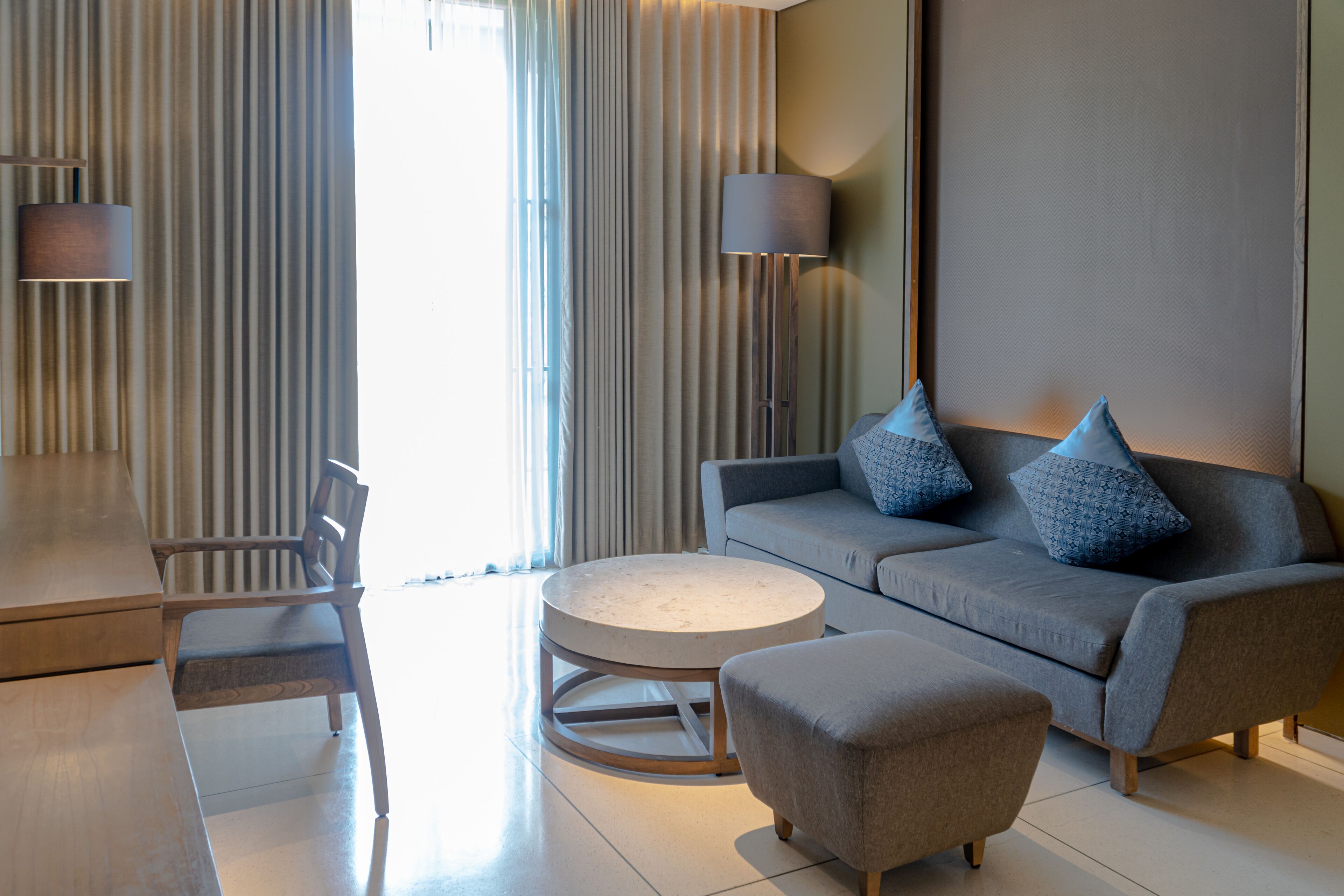 studio suite, 1 king bed, ocean view | in-room safe, desk, laptop workspace, blackout curtains