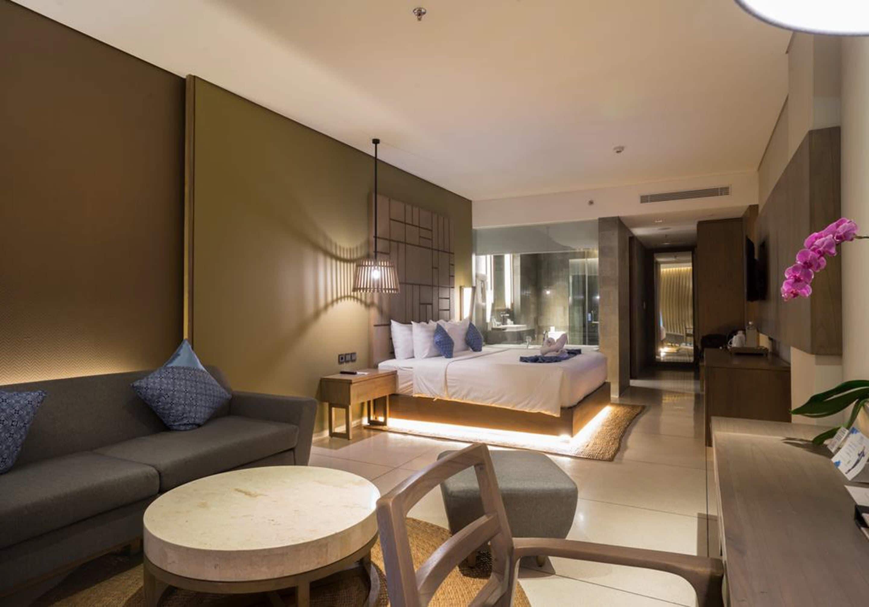 suite, 1 king bed, non smoking, sea view | in-room safe, desk, laptop workspace, blackout curtains