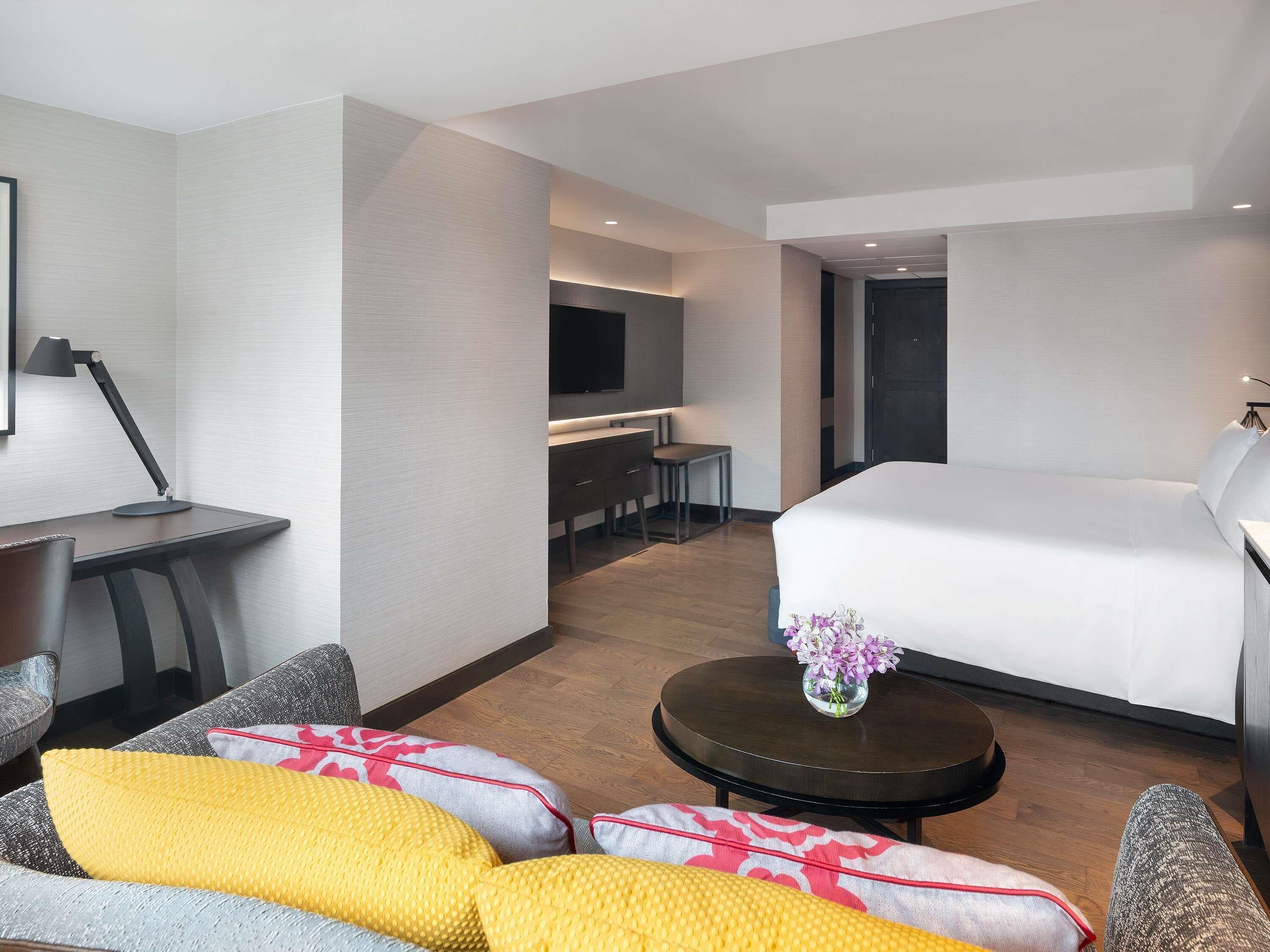 Caja de seguridad en la habitación, escritorio y cortinas blackout 