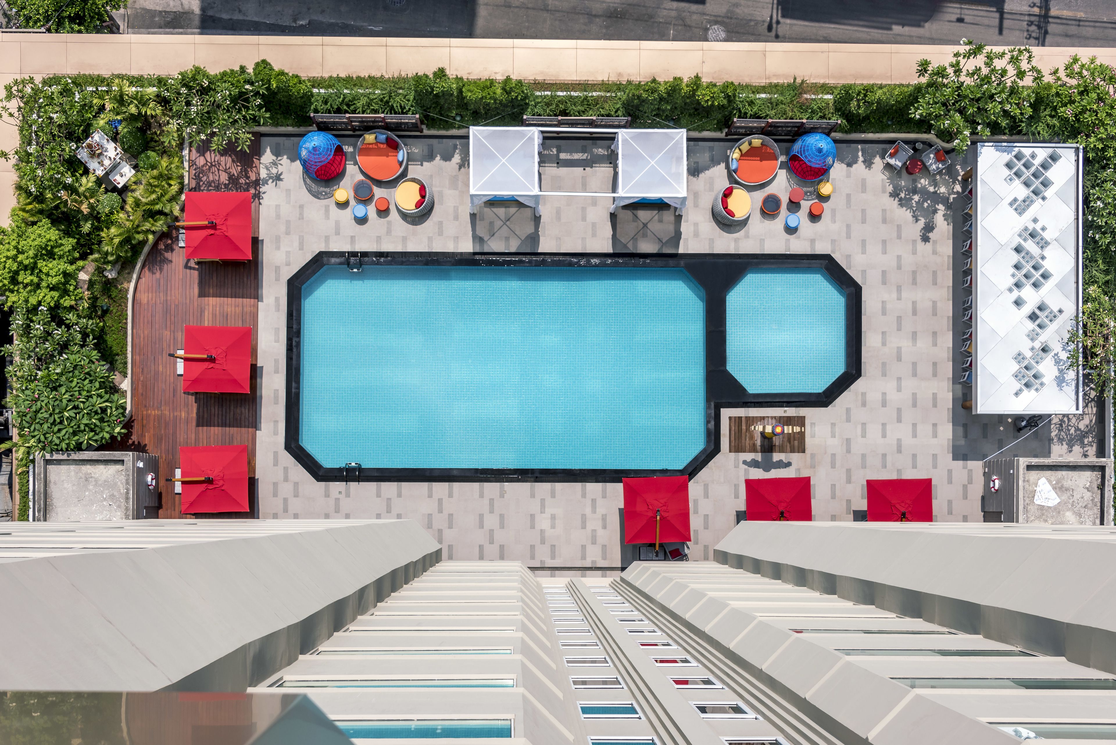 outdoor pool, free pool cabanas, pool umbrellas