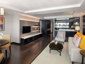 In-room safe, desk, blackout curtains, soundproofing - Mercure Bangkok Sukhumvit 11 (Bangkok)