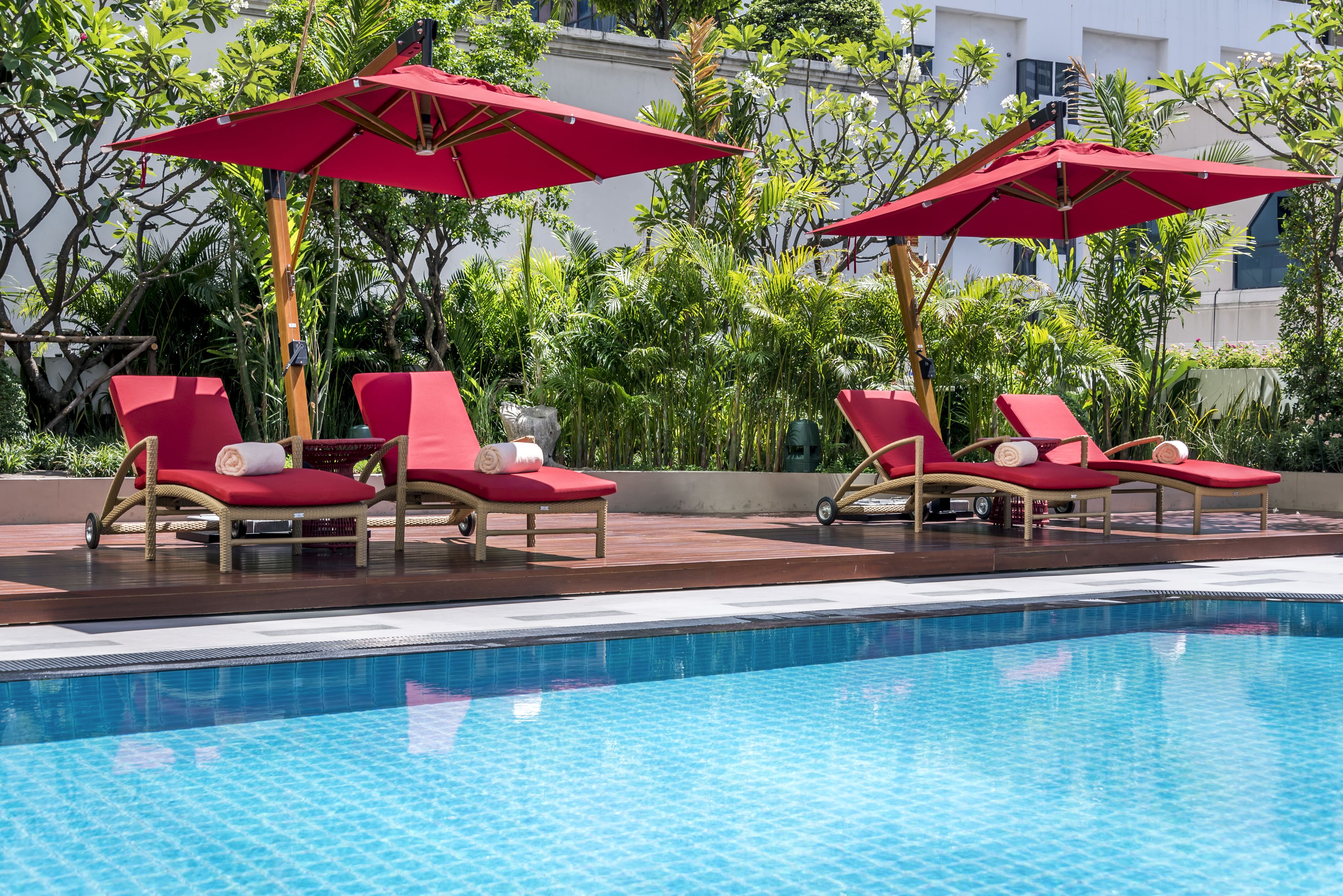 outdoor pool, free pool cabanas, pool umbrellas