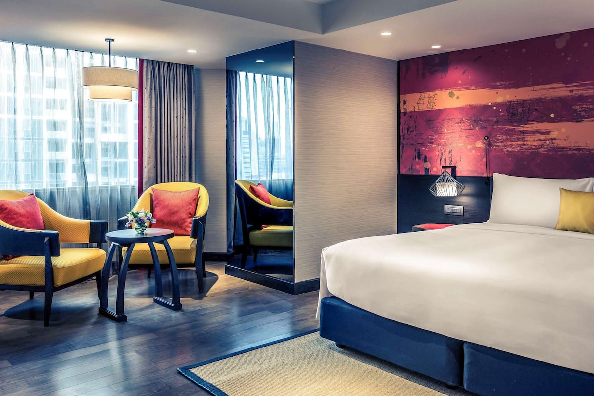 Suite, 1 kingsize bed | Een kluis op de kamer, een bureau, verduisterende gordijnen