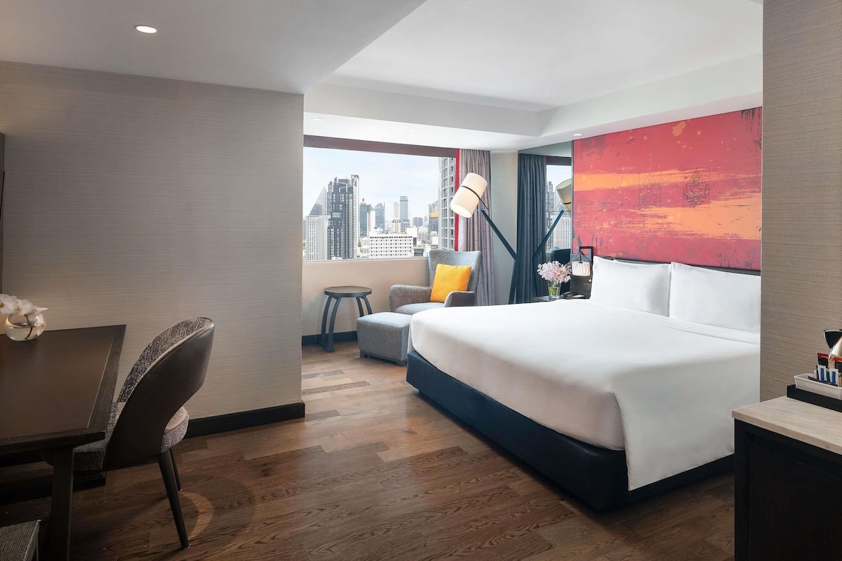 Caja de seguridad en la habitación, escritorio y cortinas blackout