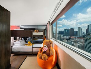 In-room safe, desk, blackout curtains, soundproofing - Mercure Bangkok Sukhumvit 11 (Bangkok)