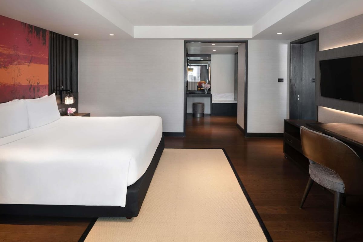 Suite, 1 King Bed | In-room safe, desk, blackout curtains, soundproofing