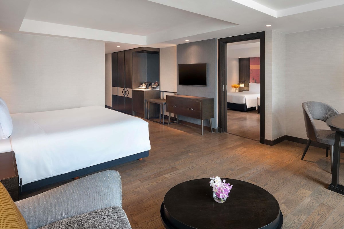 In-room safe, desk, blackout drapes, soundproofing