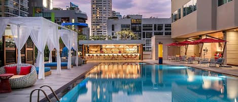 Piscina all'aperto, cabine incluse nel prezzo, ombrelloni da piscina