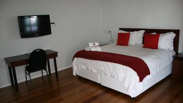 1 bedroom, premium bedding, minibar, in-room safe