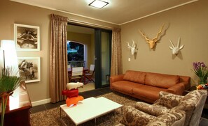 2 bedrooms, in-room safe, iron/ironing board, bed sheets